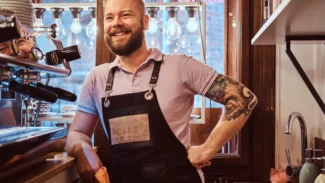 Cómo influyen los tatuajes para conseguir empleo en España